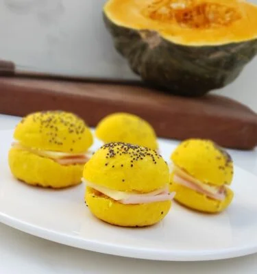 Pancitos de calabaza con jamón y queso