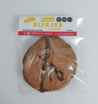 Alfajor de algarroba con pasta de maní