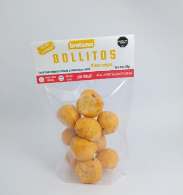 Bollitos de tomate relleno de parmesano y olivas