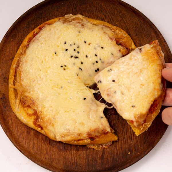 Pizza con masa de pimiento doble queso - Imagen 3