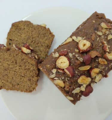 Budín con almendras y avellanas