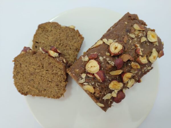 Budín con almendras y avellanas