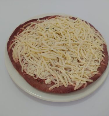 Pizza con masa de remolacha doble queso