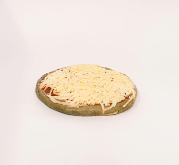 Pizza con masa de espinaca doble queso